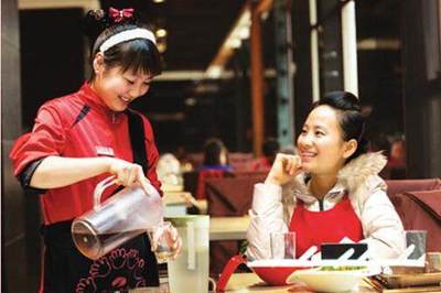 海底撈把餐飲行業帶“跑偏”了？服務與產品的博弈